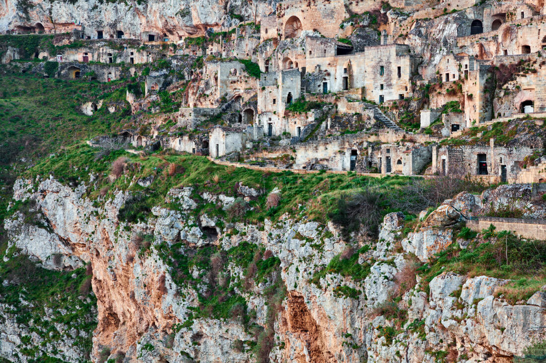 Sassi di Matera - příbytky obyvatel Matery vytesané do vápence