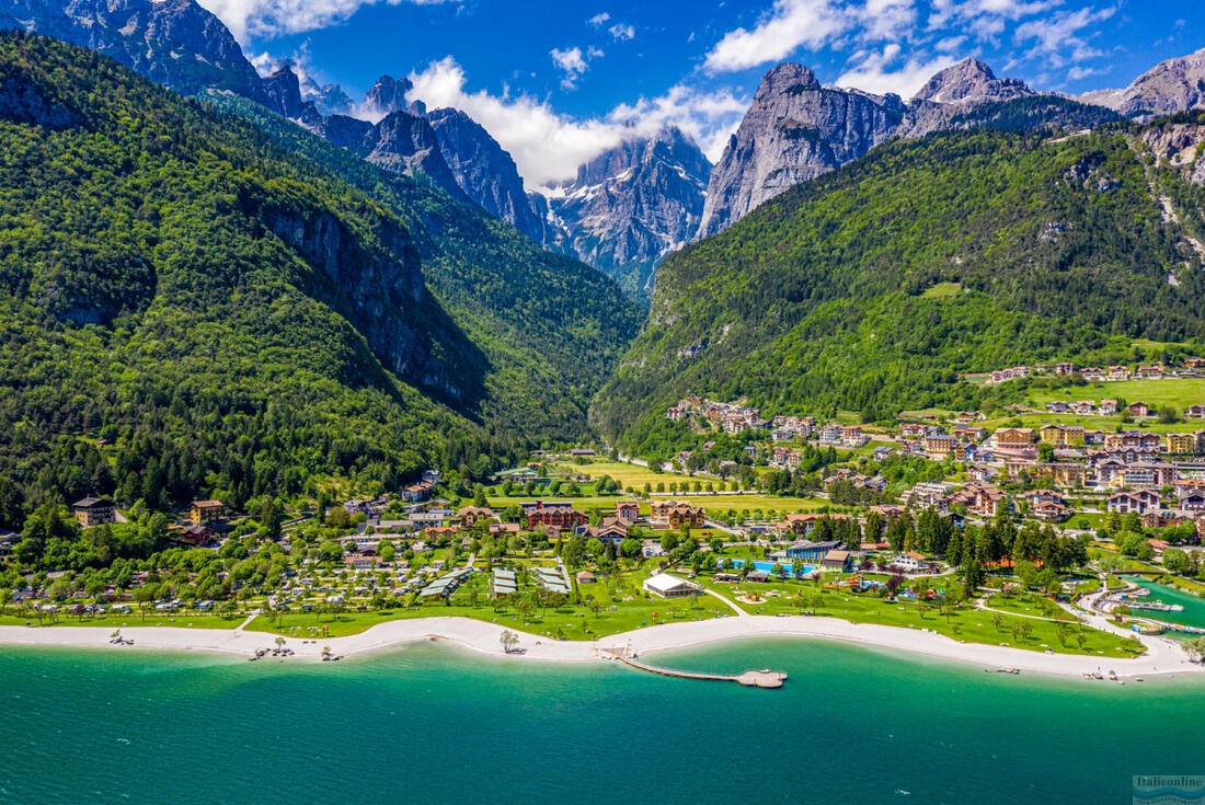 Panoráma jazera Lago di Molveno