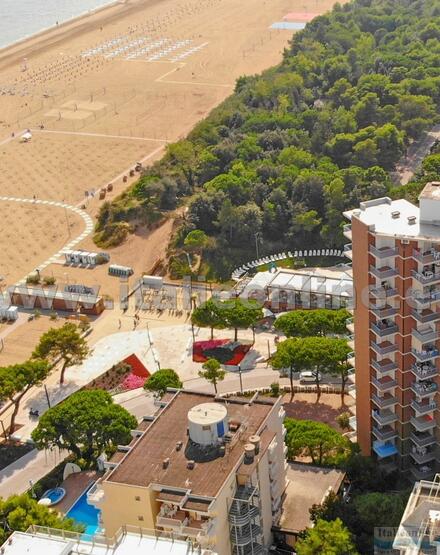 Condominio Bianco Nero Lignano Sabbiadoro